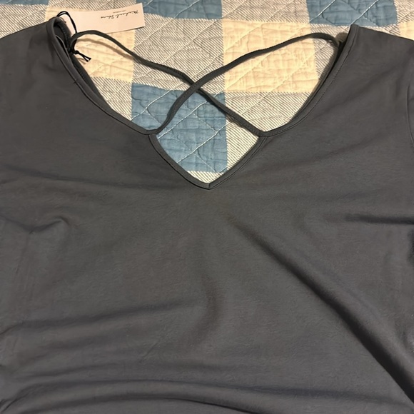 NWT Michael Stars  V neck, criss-cross strap detail at the back. - Picture 6 of 13